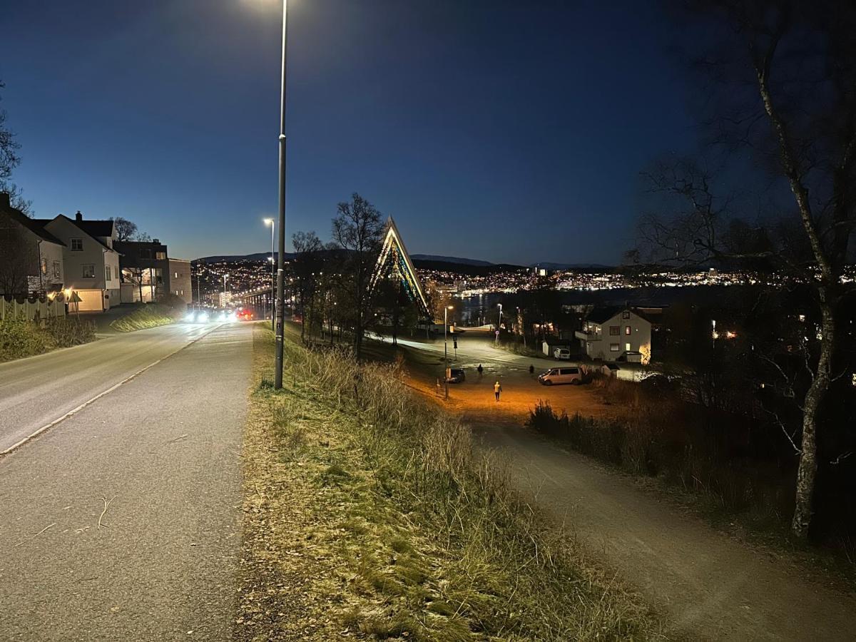 Tromsdalen Aurora * Tromso